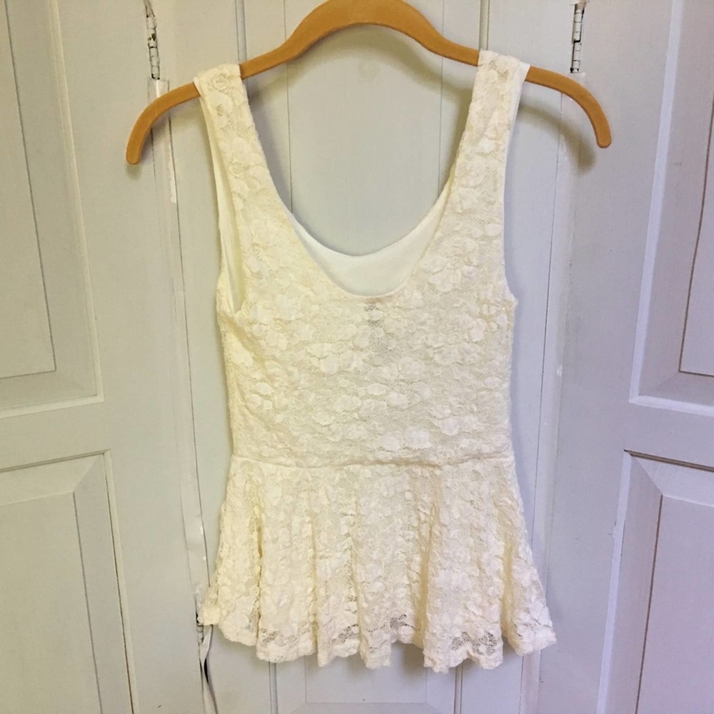 Paper Crane Lined Peplum Lace Top - Picture 6 of 8